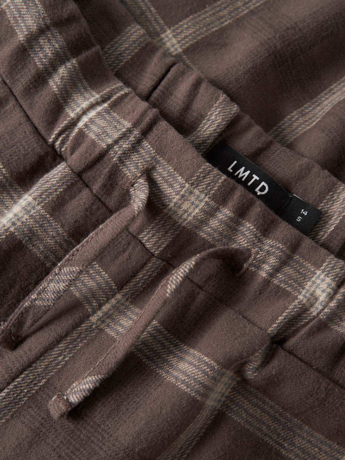 model_shot-front_full